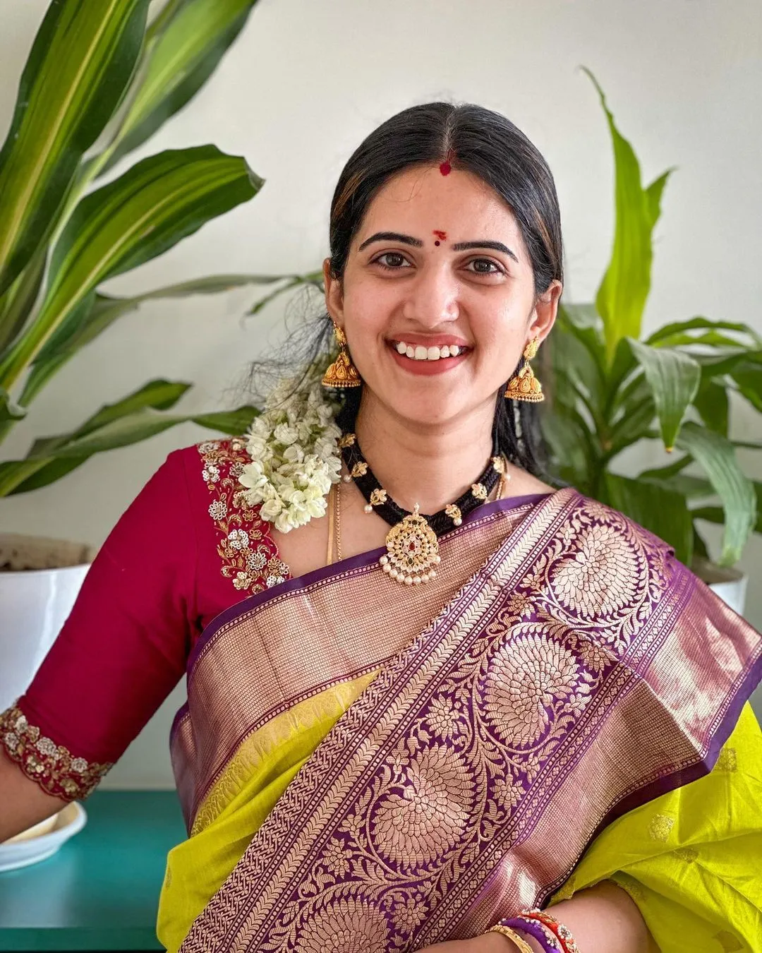 TELUGU TV ACTRESS SRAVANTHI CHOKARAPU IN LEMON YELLOW SAREE 5